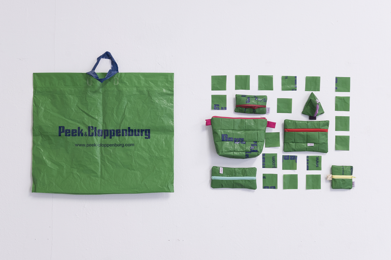 Anne Hermine, one plastic bag 130 x 57 cm, Foto: Corinne Rusch