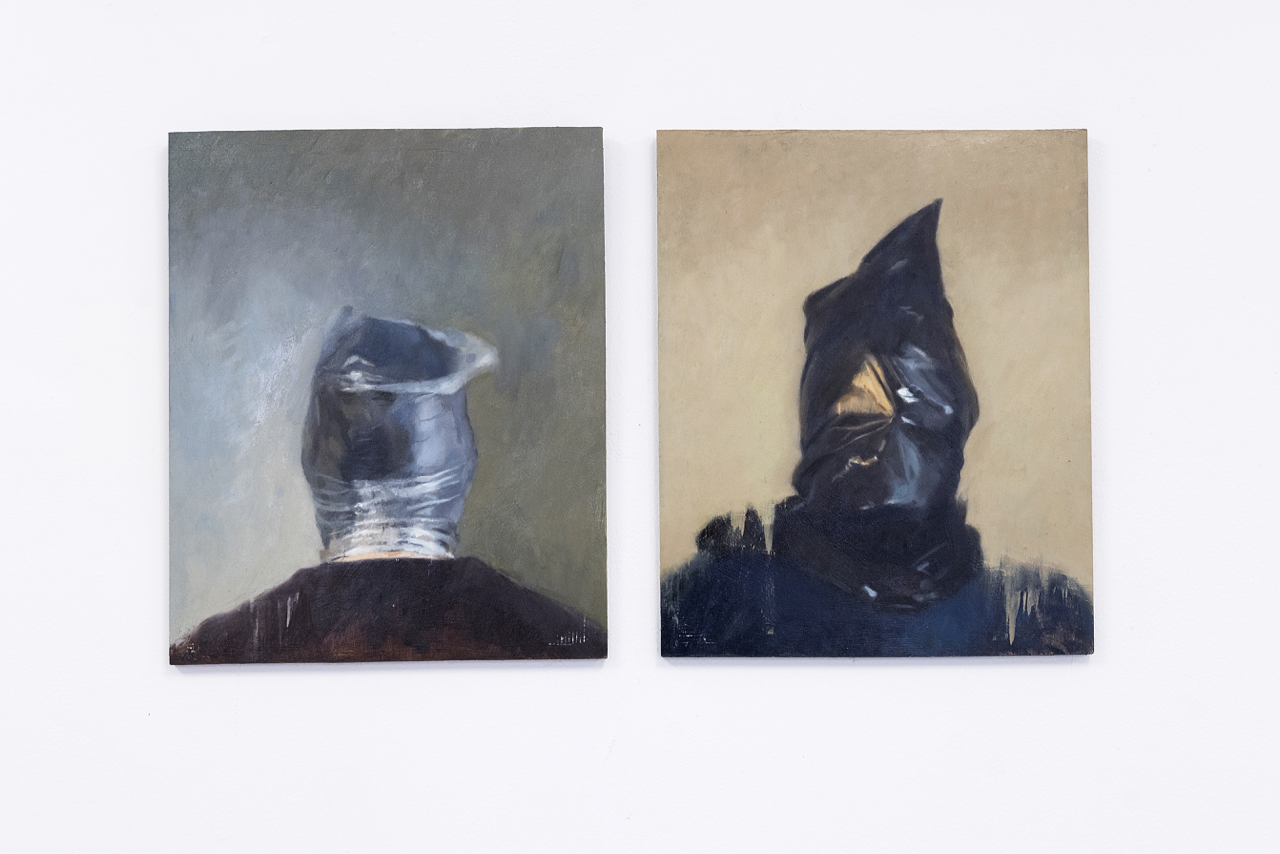Roald Sivertsen (N) „Bag on head (back/front)“ oil on canvas, 50 x 41 cm, 2018