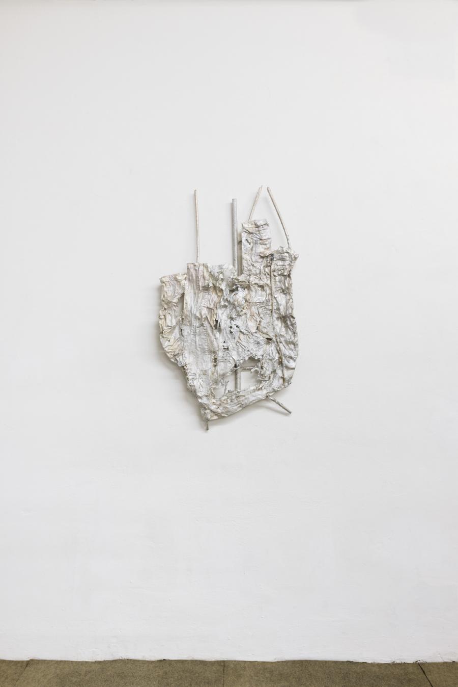 Hans Schabus, „Khakigrau“, Aluminium, 109 x 60 cm, 2017